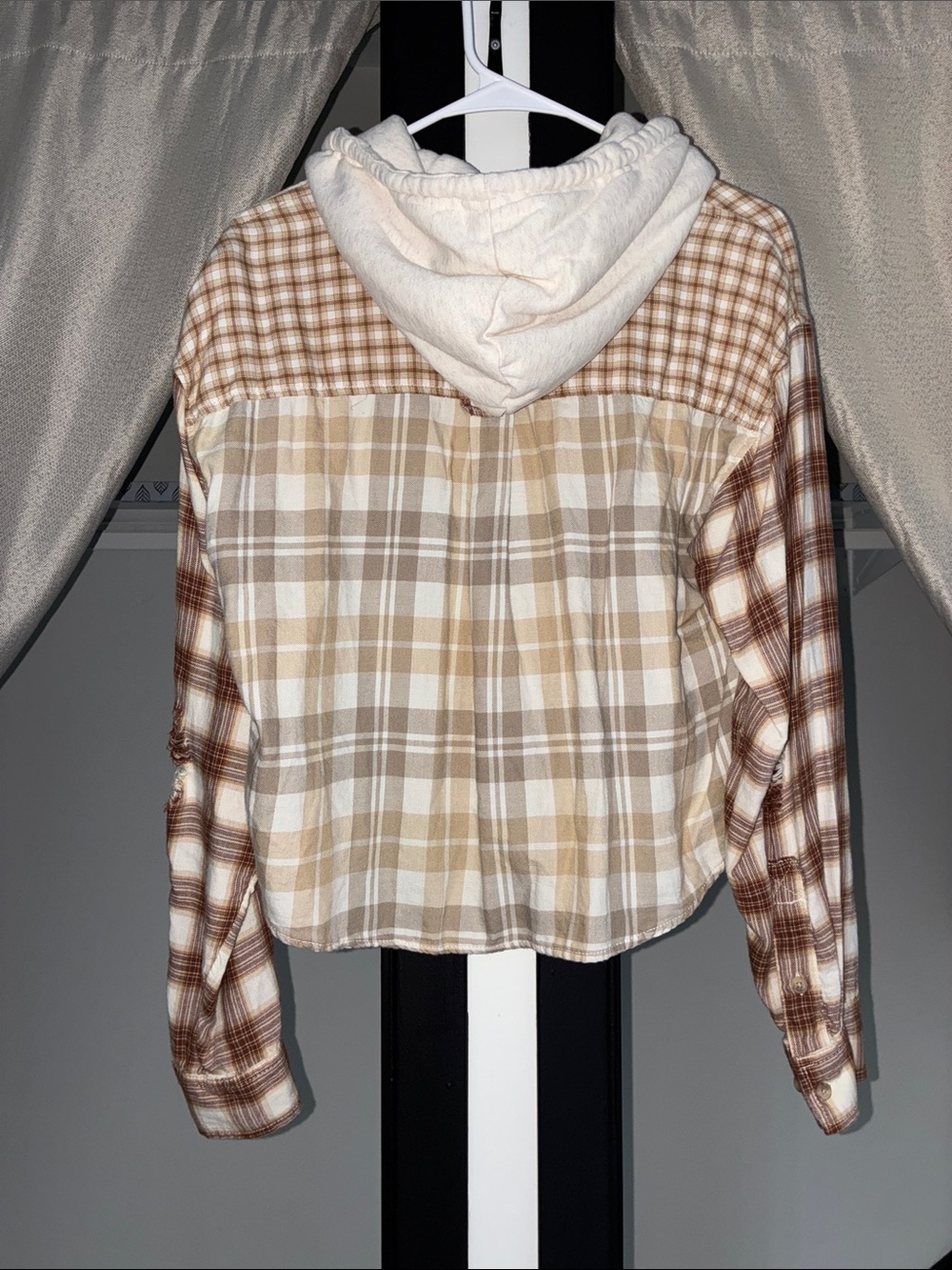 AE - Patchwork Plaid Hood Flannel - Picture 6 of 11